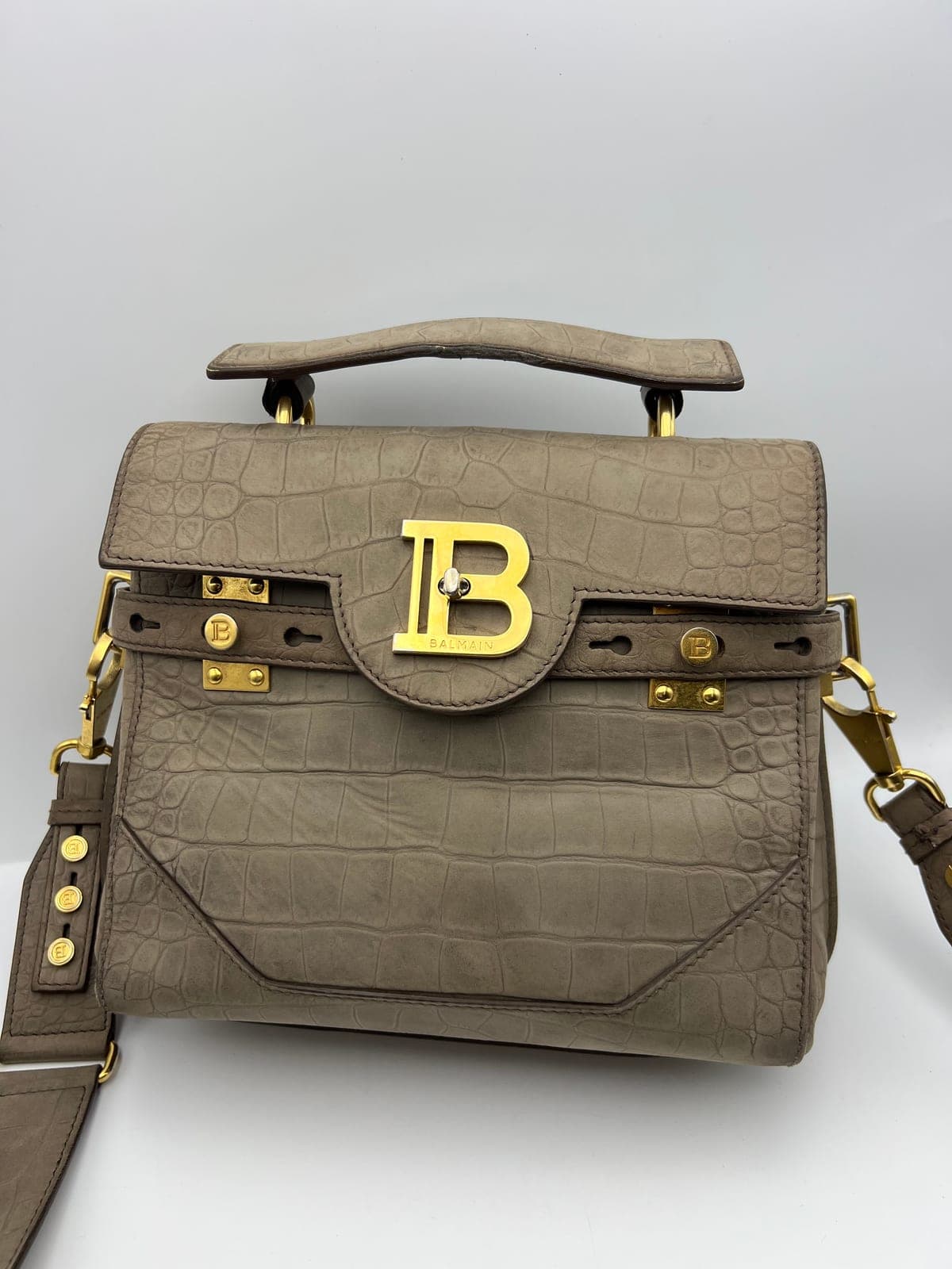 Sac Balmain B-Buzz taupe après les soins réalisés dans notre atelier