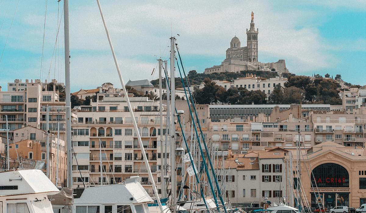 Vue de Marseille, ville desservie par la Laverie des Sneakers