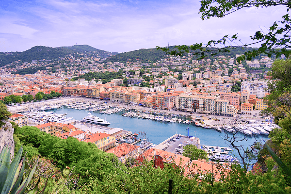 Vue de Nice, ville desservie par la Laverie des Sneakers