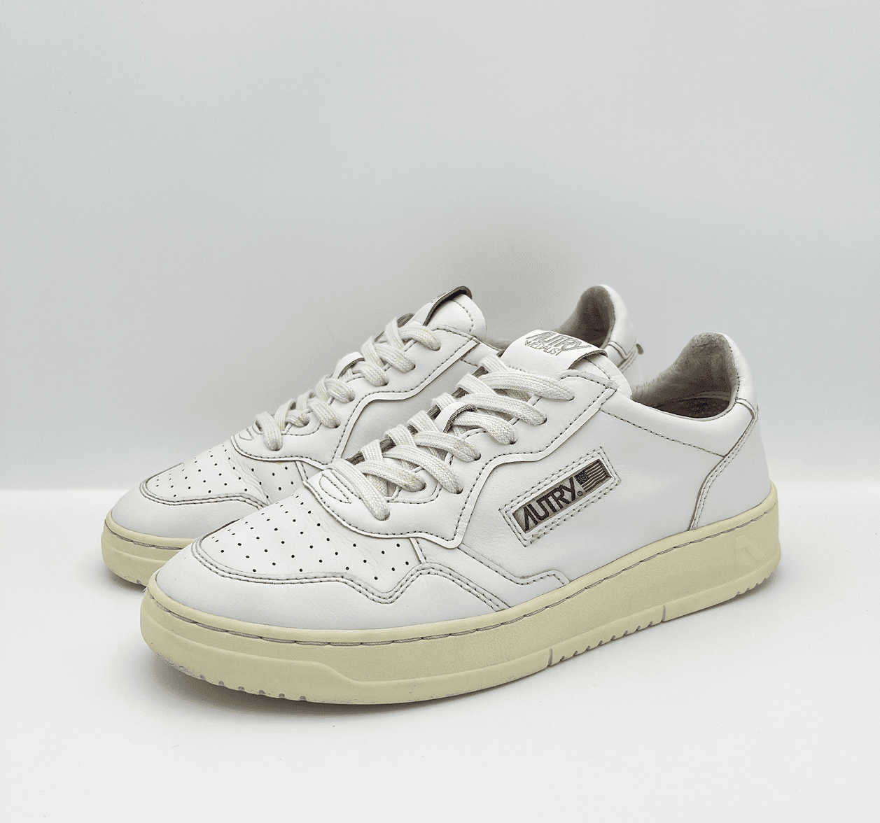 Sneakers Autry après le soin