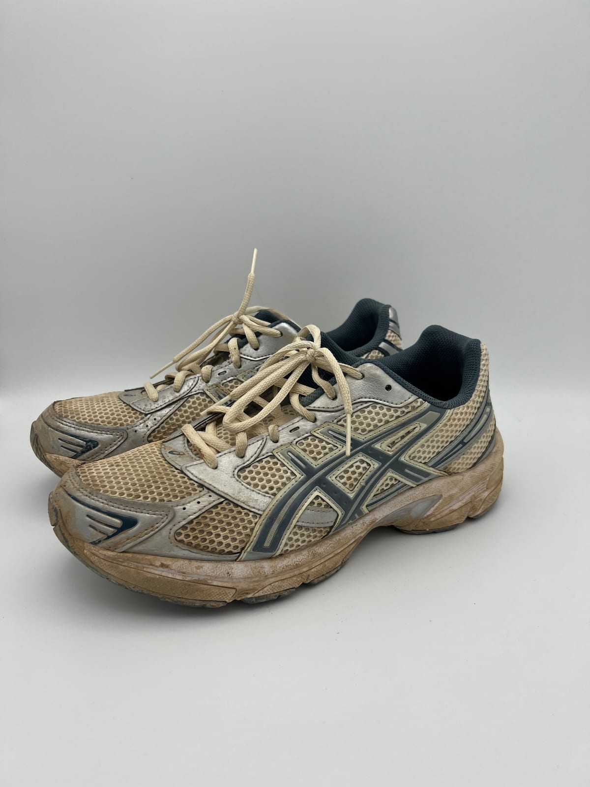 ASICS GEL-1130 avant nettoyage dans notre atelier