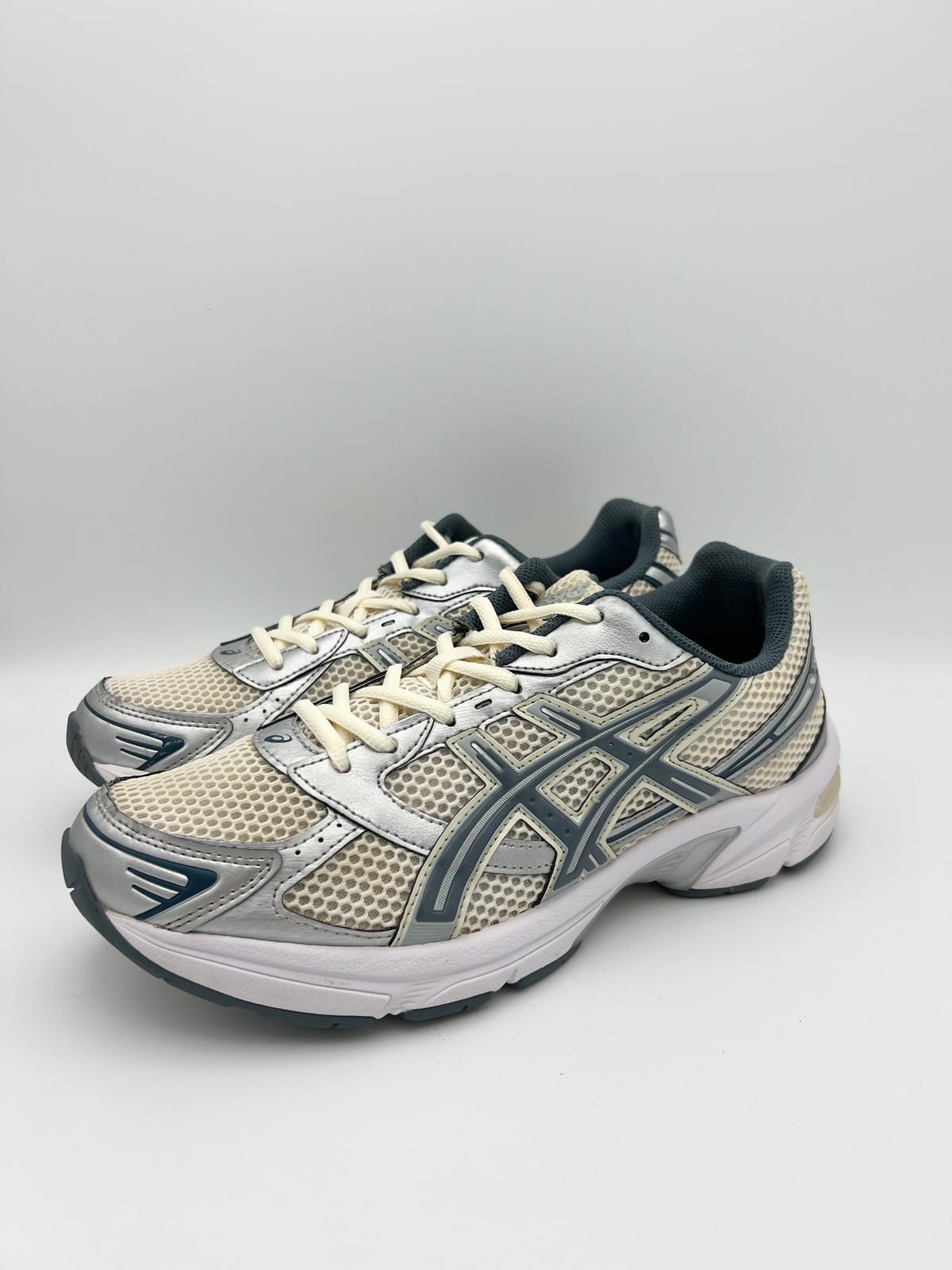 ASICS GEL-1130 après nettoyage et rénovation dans notre atelier