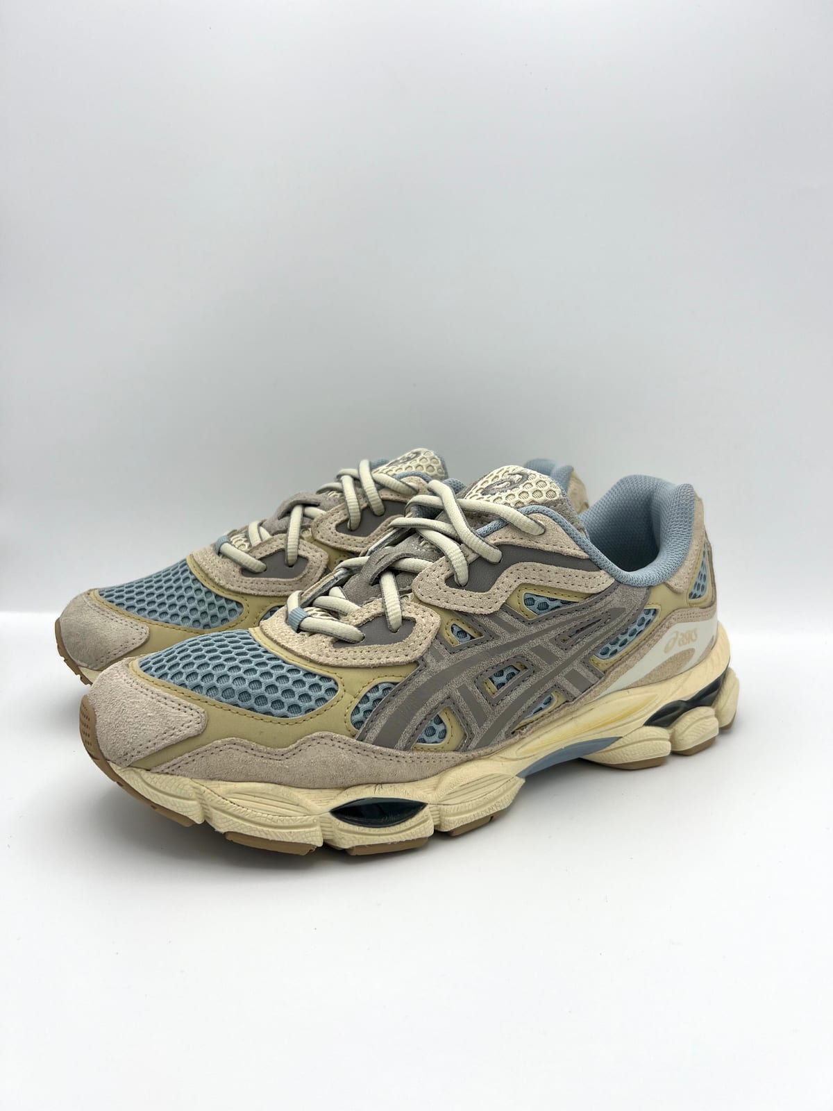 ASICS GEL-NYC après nettoyage et rénovation dans notre atelier