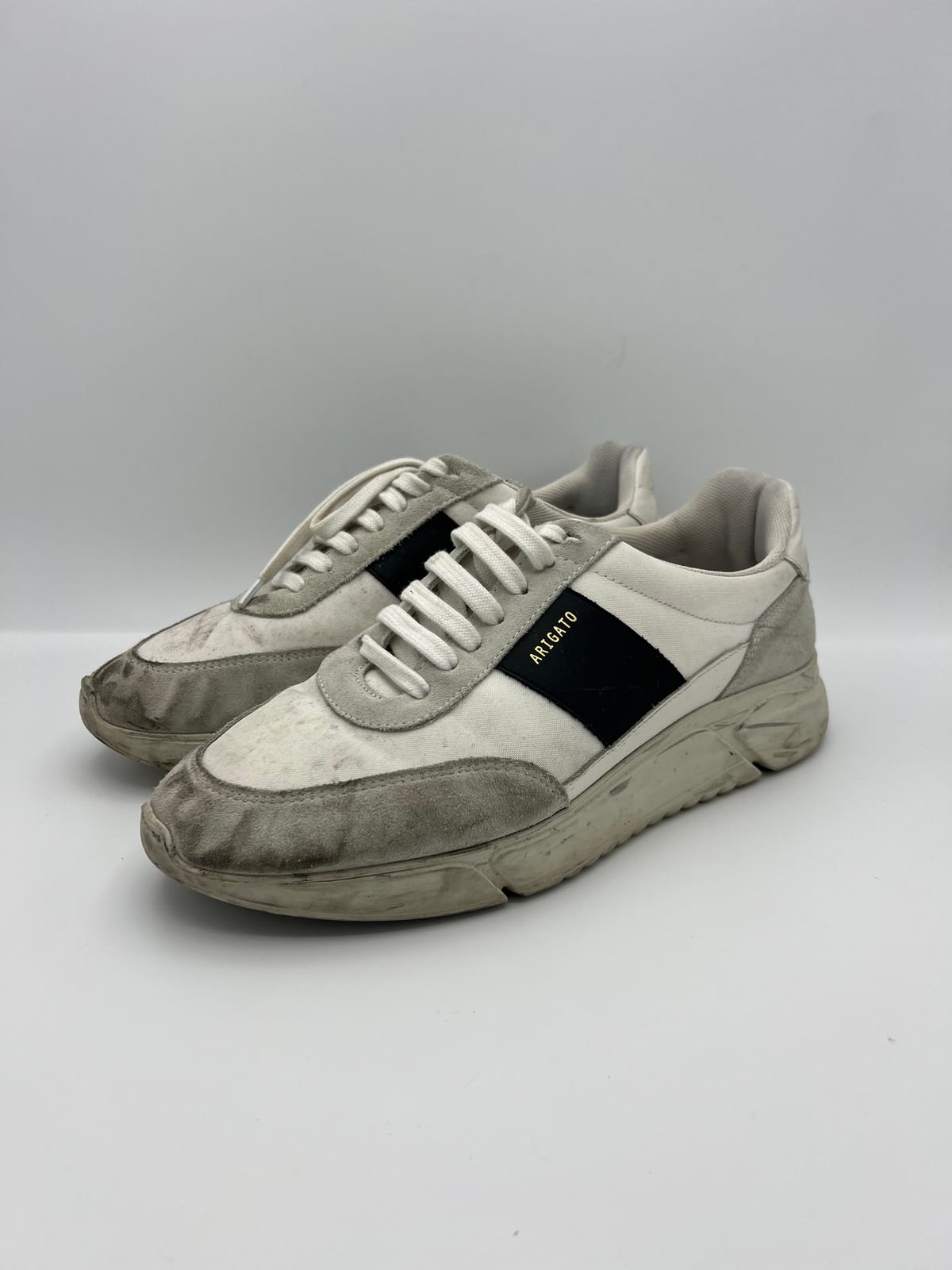 Axel Arigato Genesis Vintage Runner avant nettoyage dans notre atelier