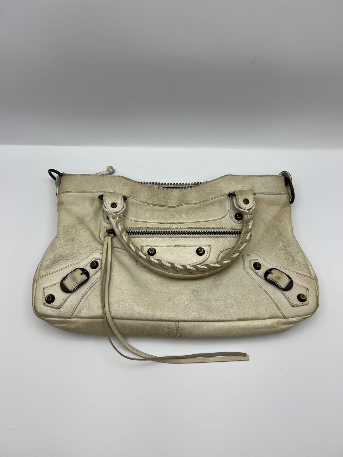 Sac Balenciaga en cuir clair avant sa prise en charge dans notre atelier