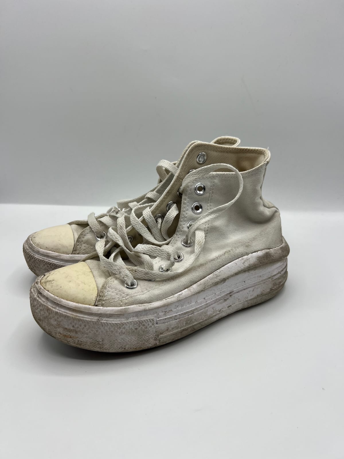 Converse All Star montantes avant les soins dans notre atelier
