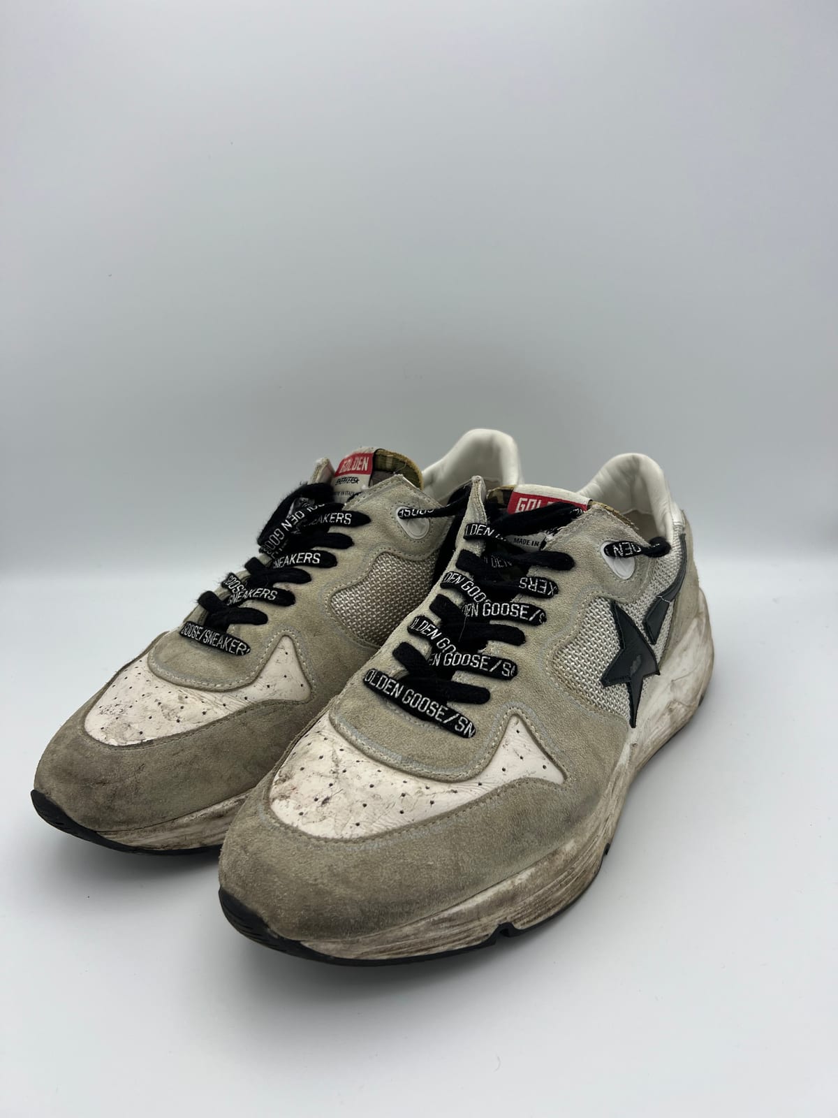 Golden Goose Running Sole avant nettoyage dans notre atelier