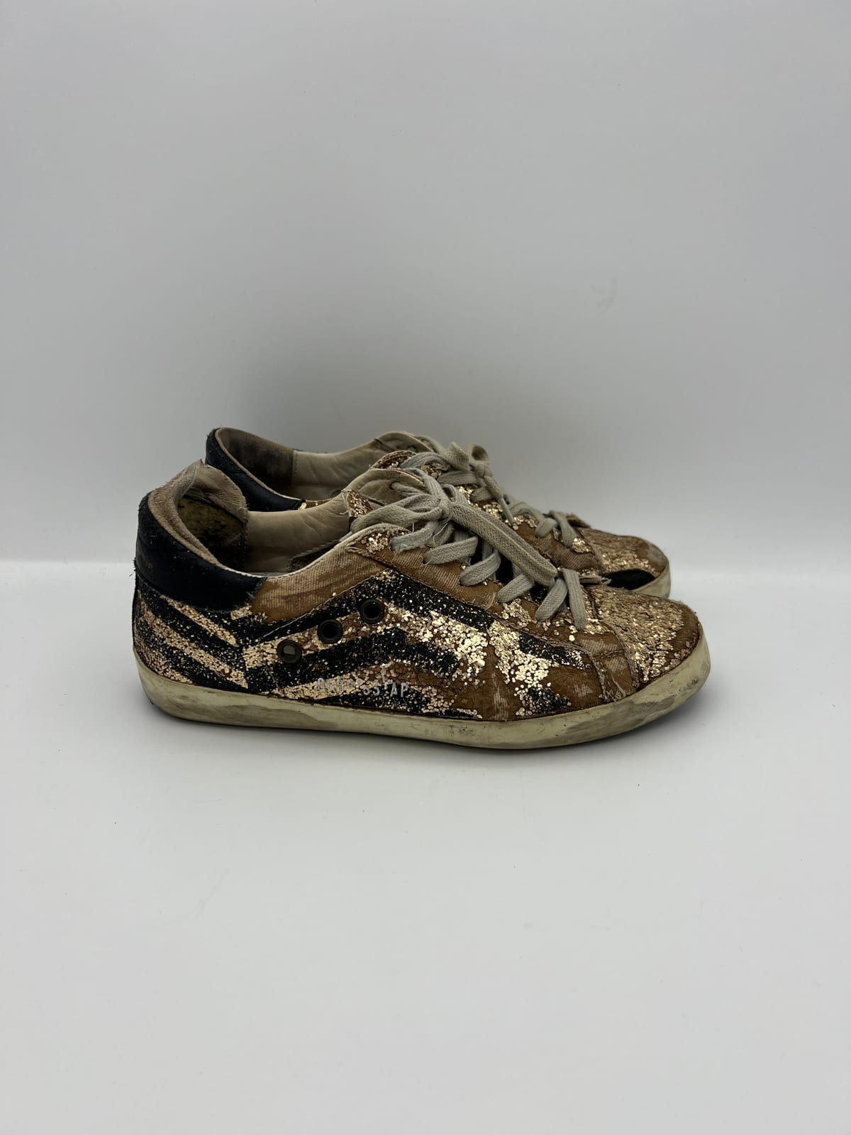 Golden Goose Super-Star avant nettoyage dans notre atelier