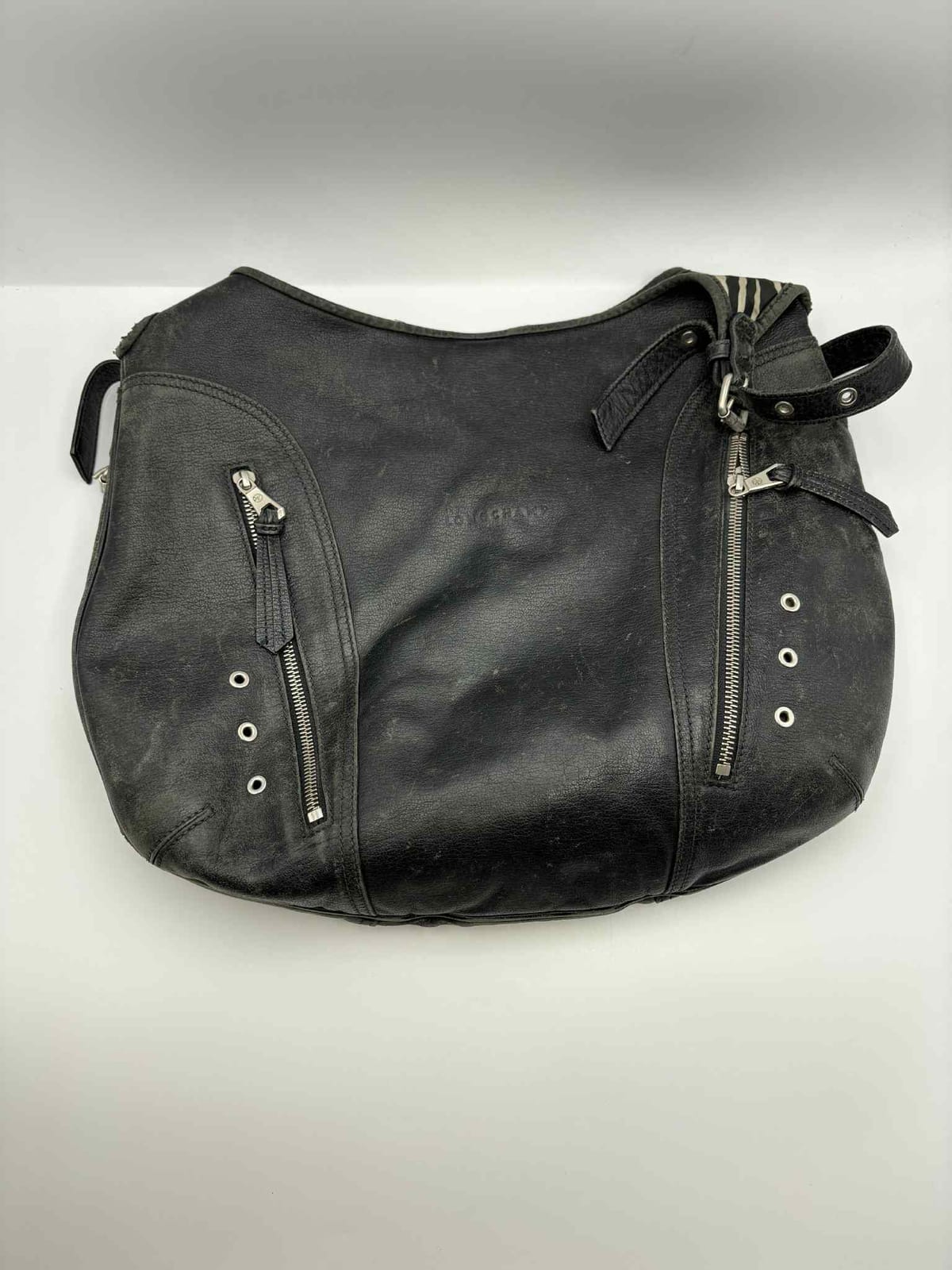 Sac Longchamp Ladbroke en cuir noir avant sa prise en charge dans notre atelier