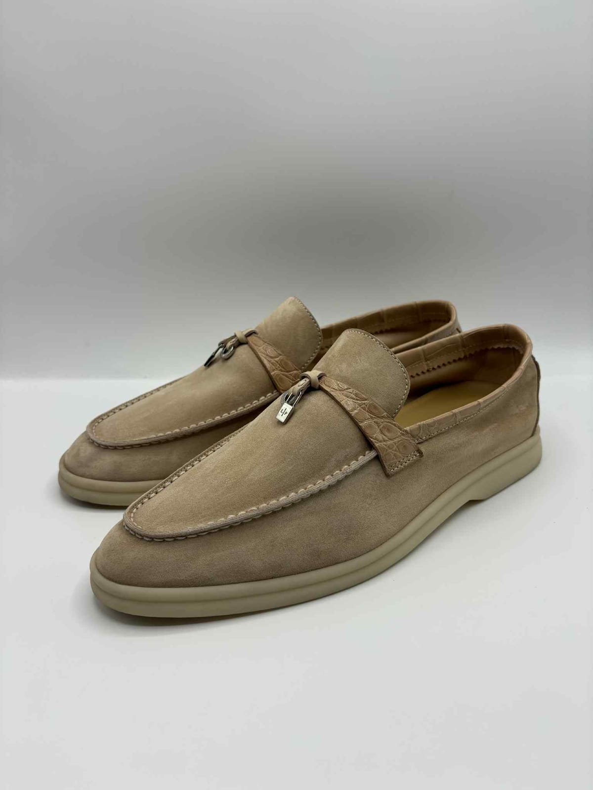 Mocassins Loro Piana : soin du daim après les soins dans notre atelier