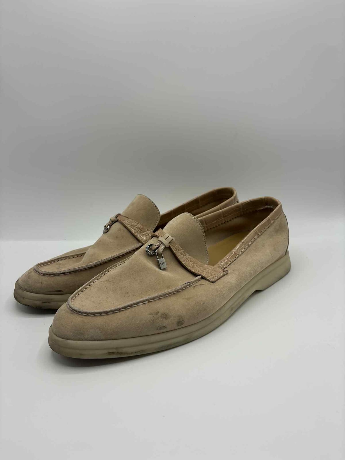 Mocassins Loro Piana : soin du daim avant les soins dans notre atelier