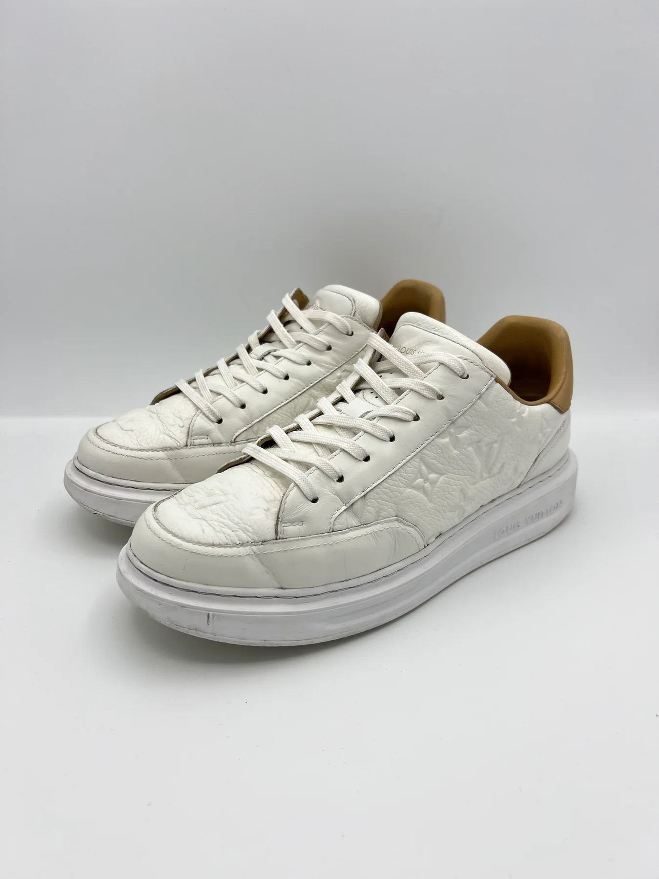 Sneakers Louis Vuitton Beverly Hills après rénovation du cuir