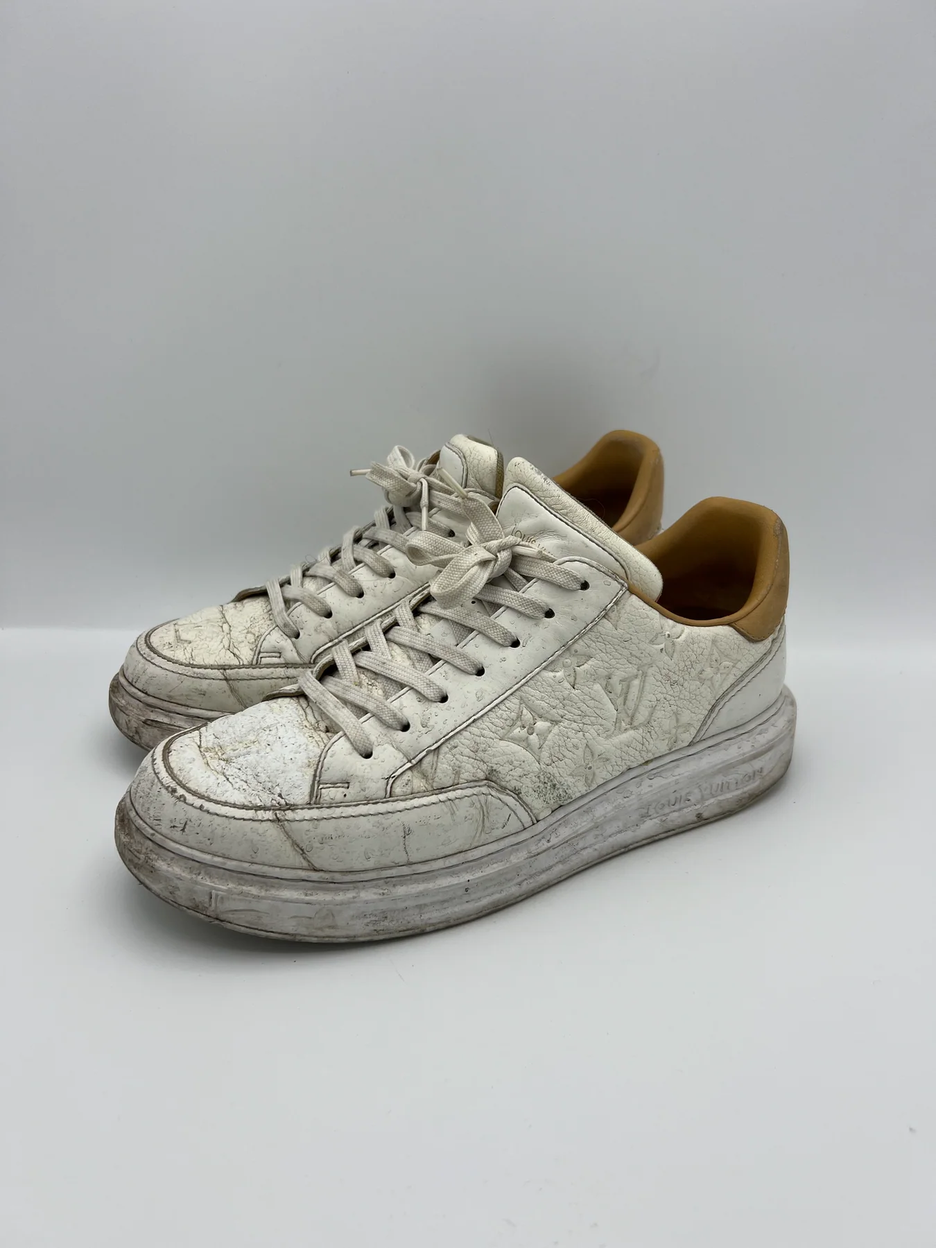 Sneakers Louis Vuitton Beverly Hills avant rénovation du cuir