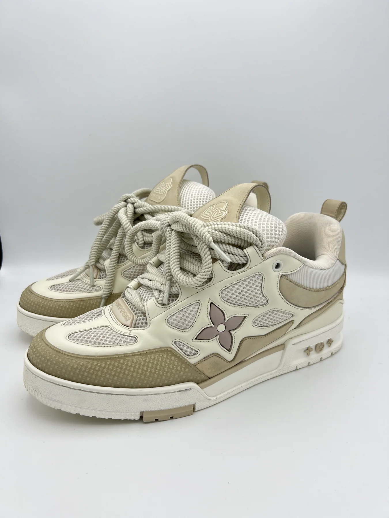 LV Skate beige après nettoyage du mesh, du cuir et des semelles