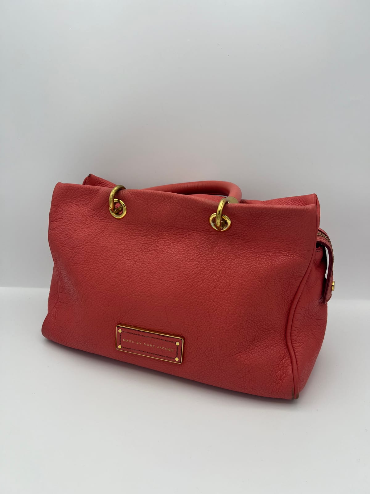 Sac Marc Jacobs en cuir rouge avant sa prise en charge dans notre atelier