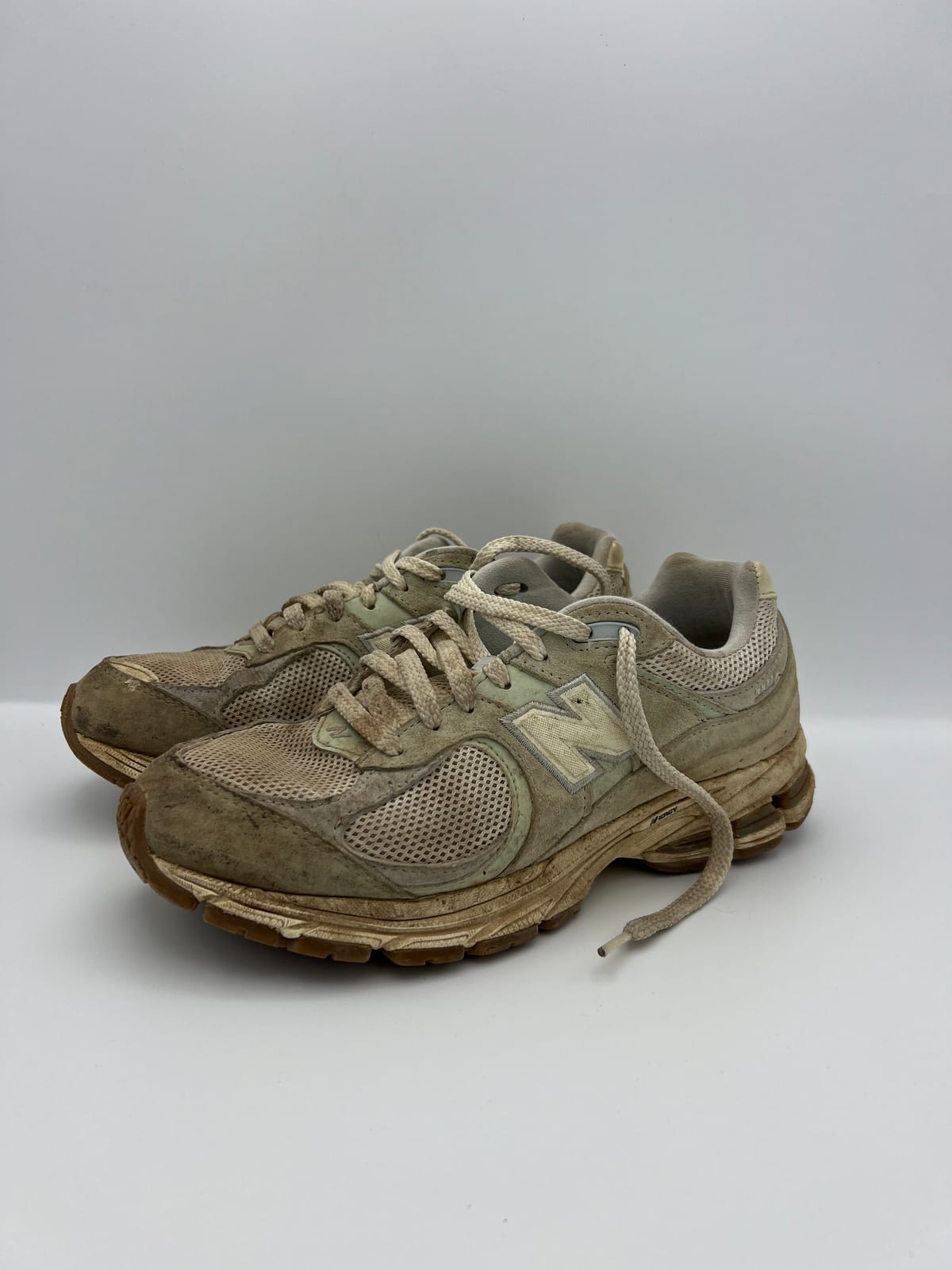 New Balance 2002R avant nettoyage dans notre atelier