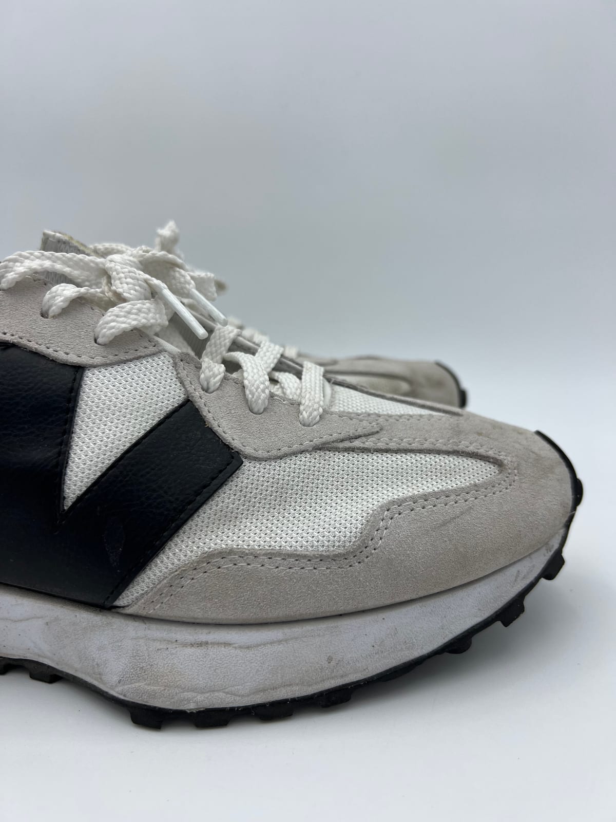 New Balance 327 avant nettoyage dans notre atelier
