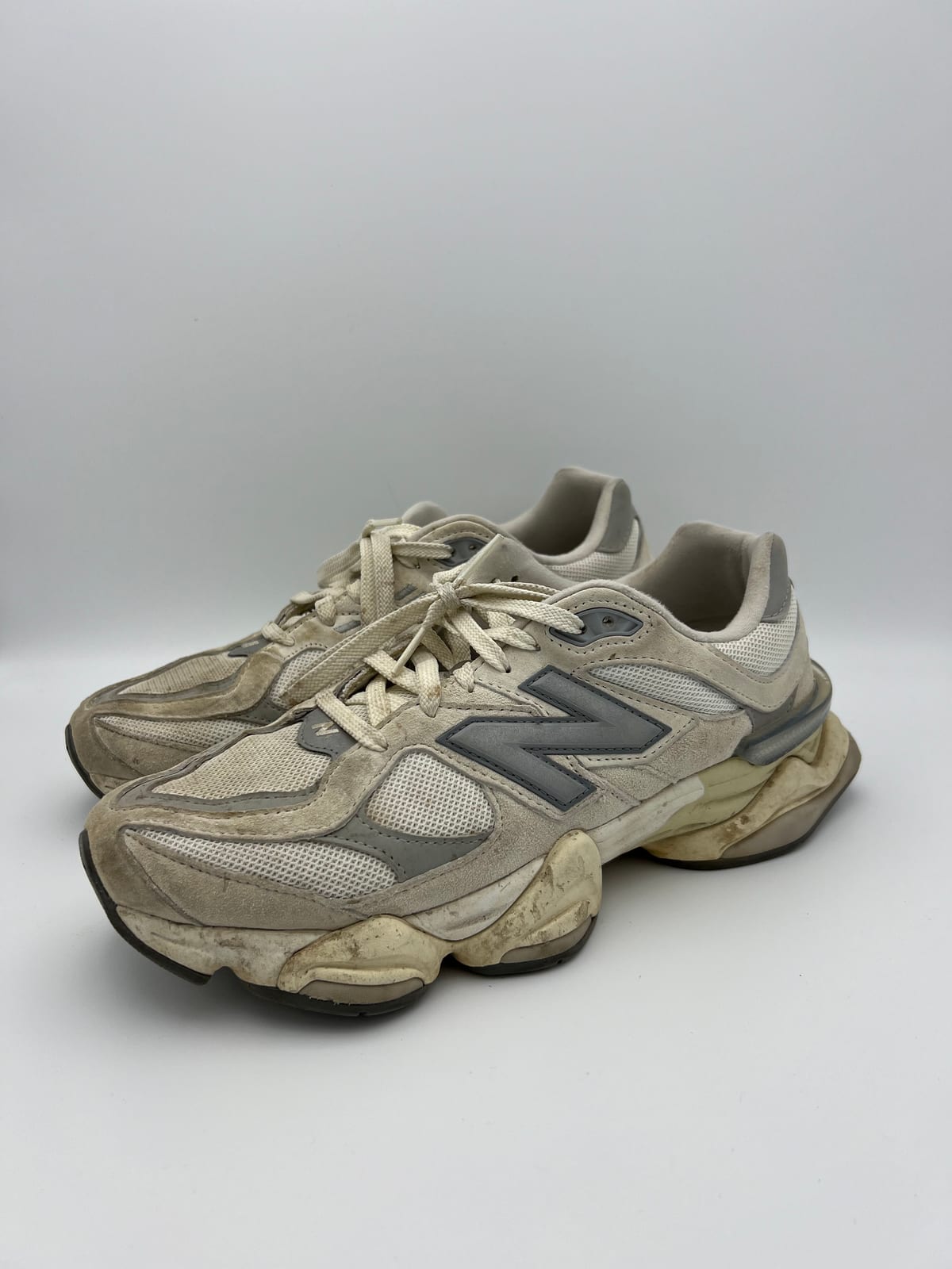 New Balance 9060 avant nettoyage dans notre atelier