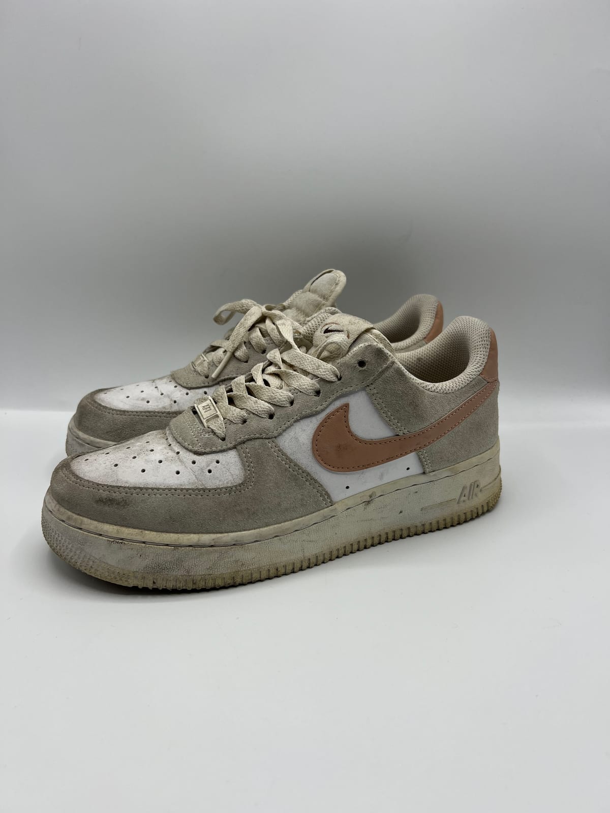 Nike Air Force 1 avant les soins dans notre atelier