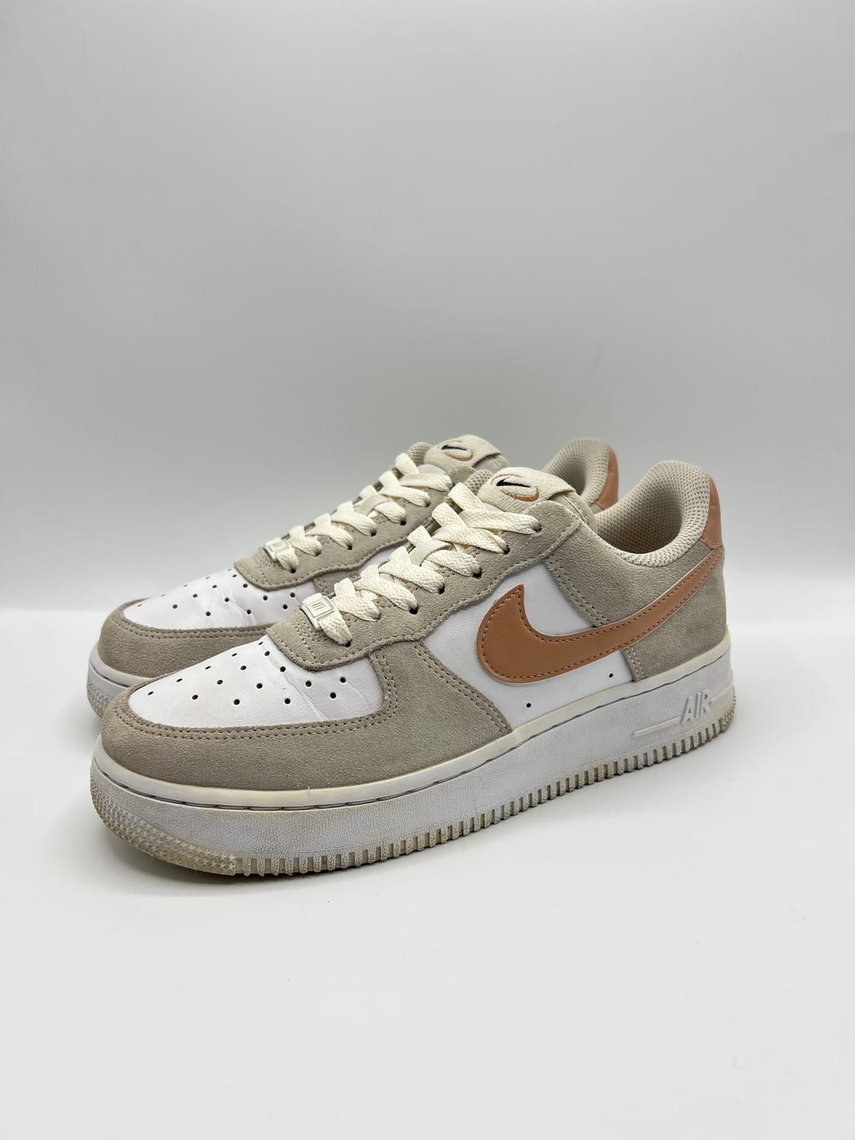 Nike Air Force 1 après les soins dans notre atelier