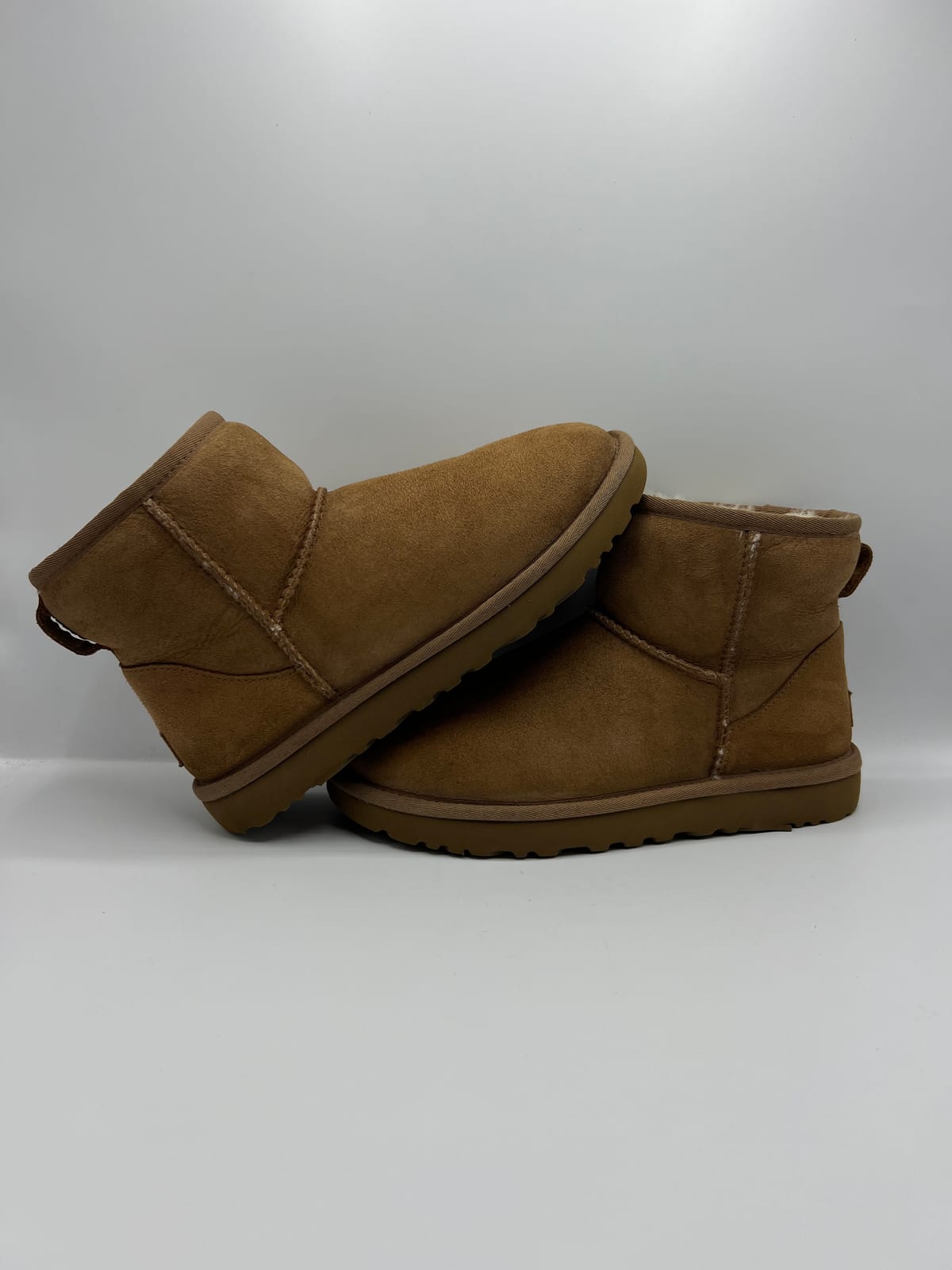 UGG Classic Mini : entretien du daim après les soins dans notre atelier