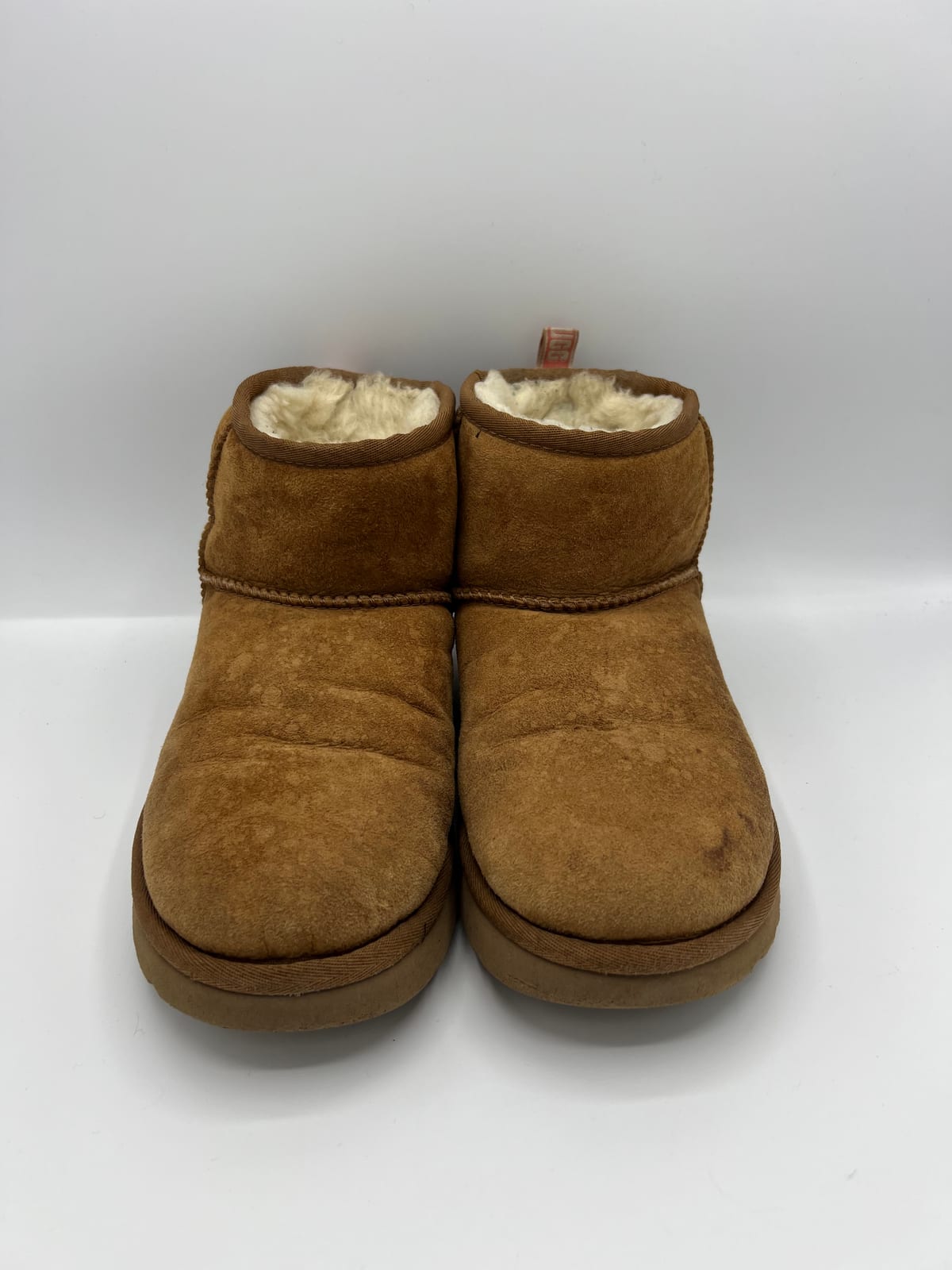 UGG Classic Mini : traces d’usage avant les soins dans notre atelier