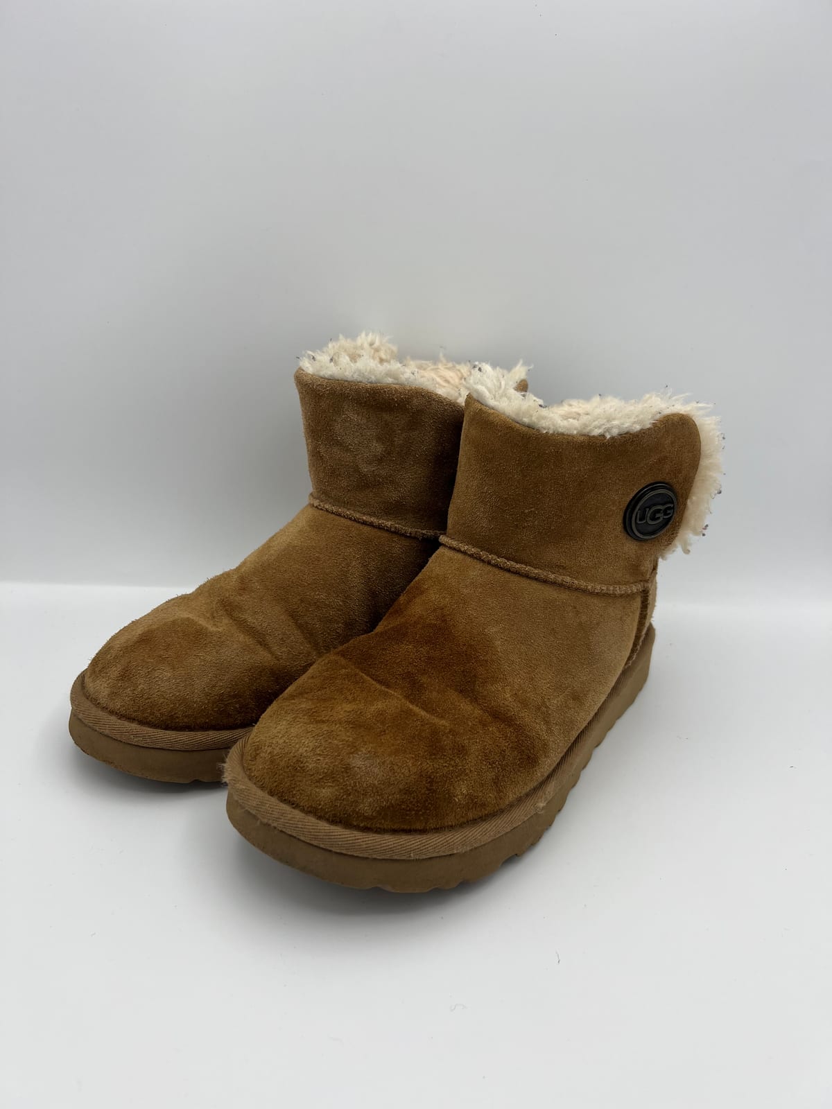 UGG Bailey Button avant nettoyage dans notre atelier