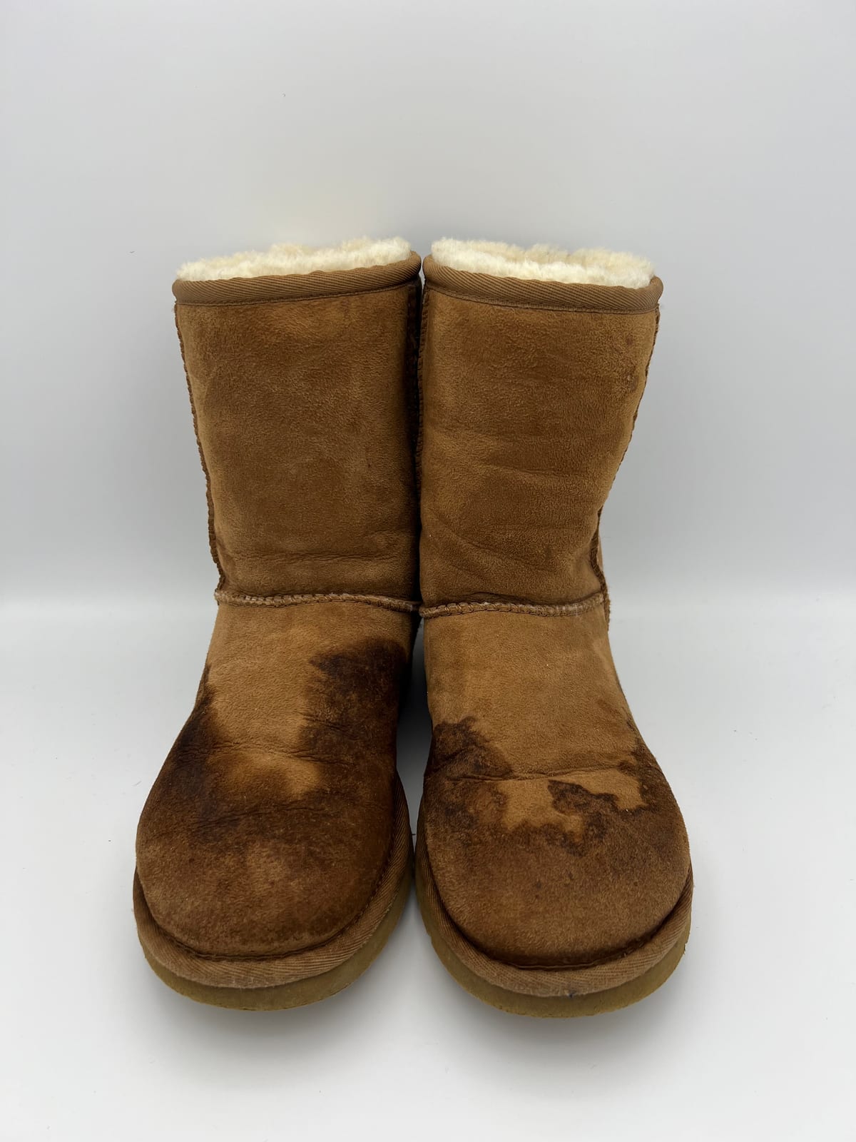 UGG Classic Short avant nettoyage dans notre atelier